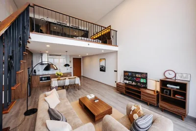 Apartment mit einem Schlafzimmer, Balkon und Wasserblick — PentStudio Duplex Apartment
